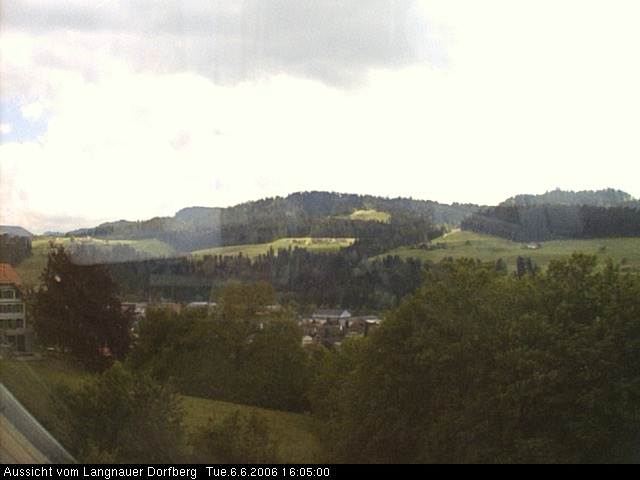 Webcam-Bild: Aussicht vom Dorfberg in Langnau 20060606-160500