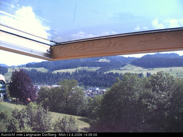 Webcam-Bild: Aussicht vom Dorfberg in Langnau 20060612-160500