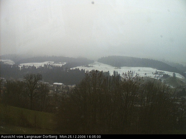 Webcam-Bild: Aussicht vom Dorfberg in Langnau 20061225-160500