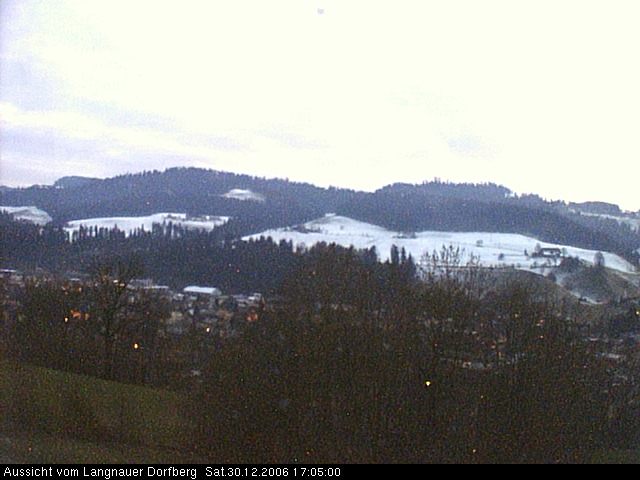Webcam-Bild: Aussicht vom Dorfberg in Langnau 20061230-170500
