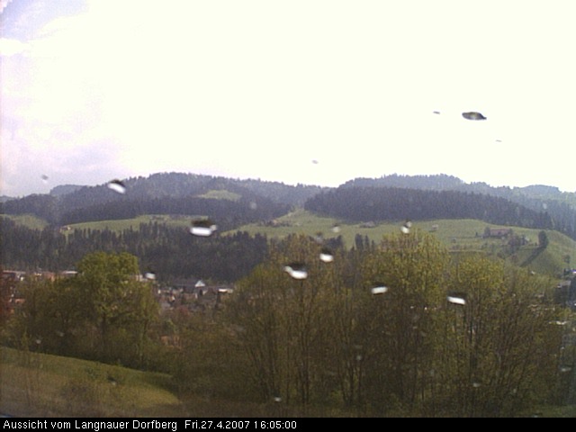 Webcam-Bild: Aussicht vom Dorfberg in Langnau 20070427-160500