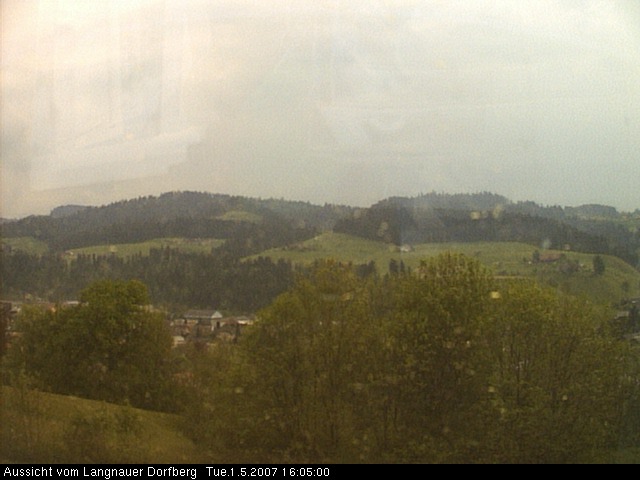 Webcam-Bild: Aussicht vom Dorfberg in Langnau 20070501-160500