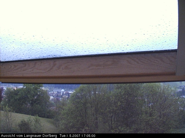 Webcam-Bild: Aussicht vom Dorfberg in Langnau 20070501-170500