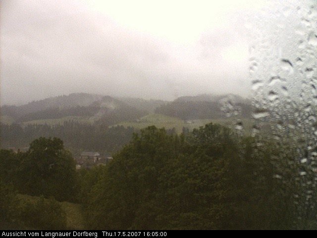 Webcam-Bild: Aussicht vom Dorfberg in Langnau 20070517-160500