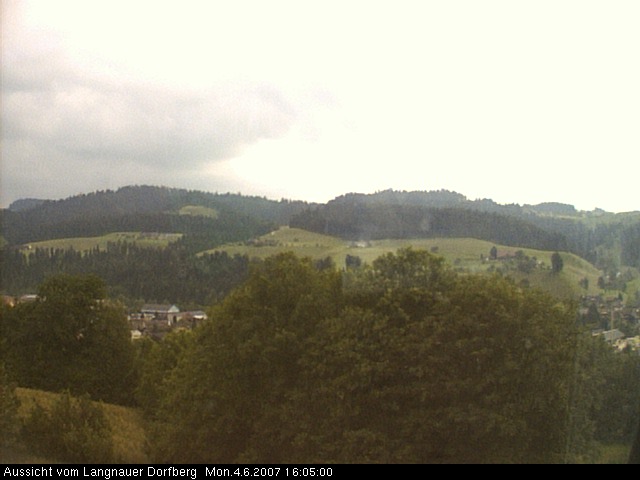 Webcam-Bild: Aussicht vom Dorfberg in Langnau 20070604-160500
