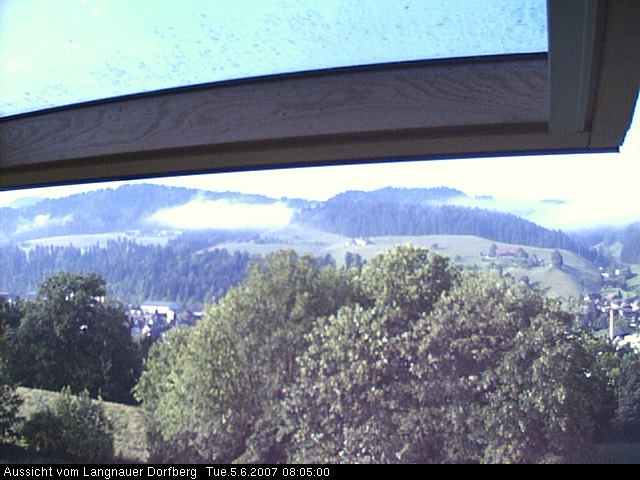 Webcam-Bild: Aussicht vom Dorfberg in Langnau 20070605-080500