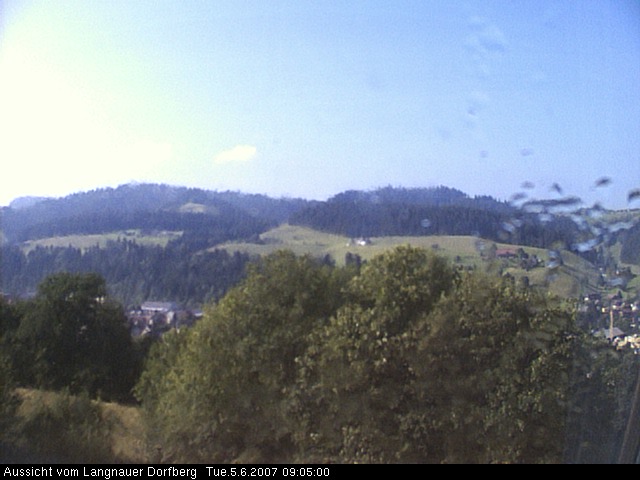 Webcam-Bild: Aussicht vom Dorfberg in Langnau 20070605-090500