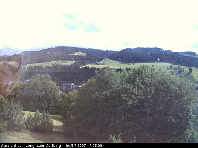 Webcam-Bild: Aussicht vom Dorfberg in Langnau 20070705-170500