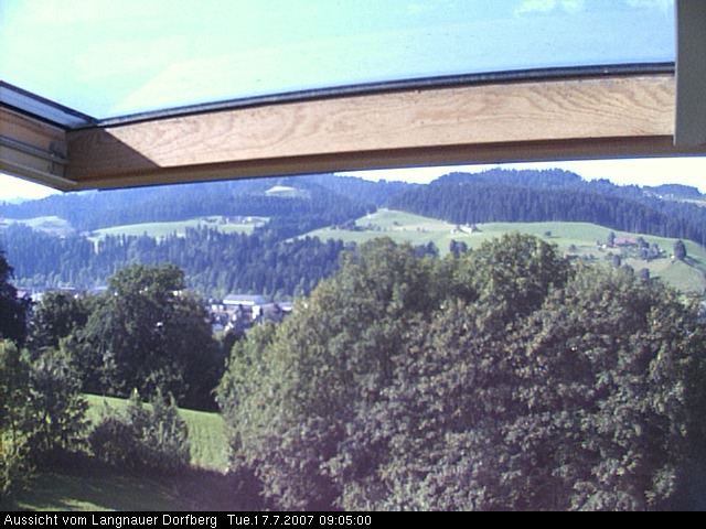 Webcam-Bild: Aussicht vom Dorfberg in Langnau 20070717-090500