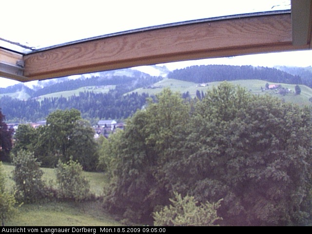 Webcam-Bild: Aussicht vom Dorfberg in Langnau 20090518-090500