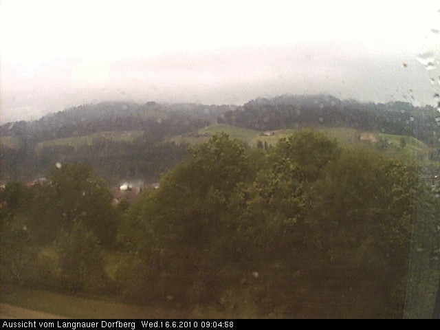 Webcam-Bild: Aussicht vom Dorfberg in Langnau 20100616-090500
