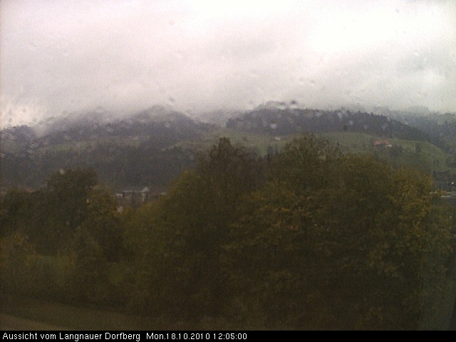 Webcam-Bild: Aussicht vom Dorfberg in Langnau 20101018-120500