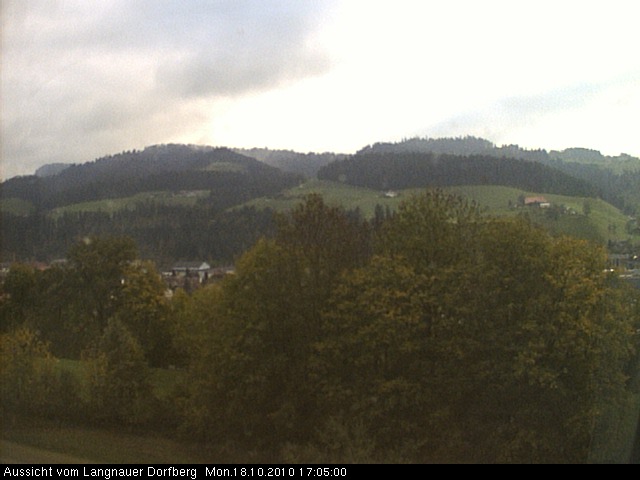 Webcam-Bild: Aussicht vom Dorfberg in Langnau 20101018-170500
