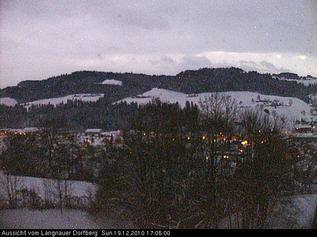 Webcam-Bild: Aussicht vom Dorfberg in Langnau 20101219-170500