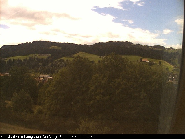 Webcam-Bild: Aussicht vom Dorfberg in Langnau 20110619-120500