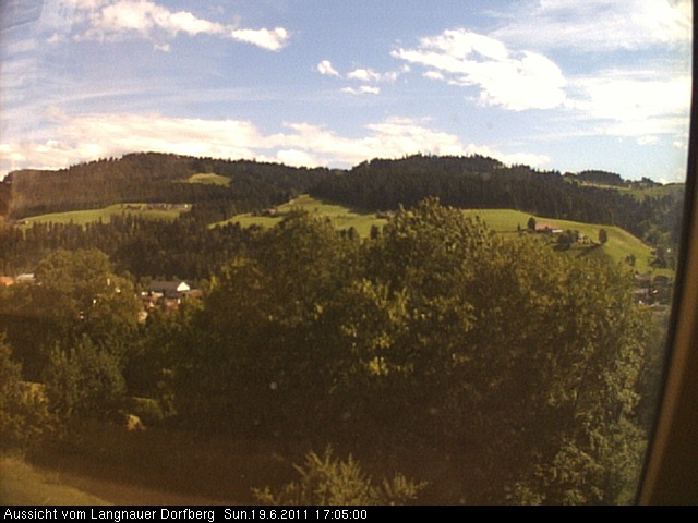 Webcam-Bild: Aussicht vom Dorfberg in Langnau 20110619-170500