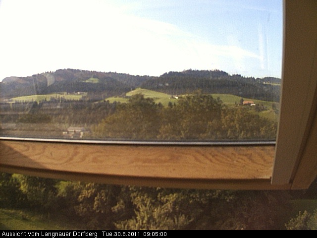 Webcam-Bild: Aussicht vom Dorfberg in Langnau 20110830-090500