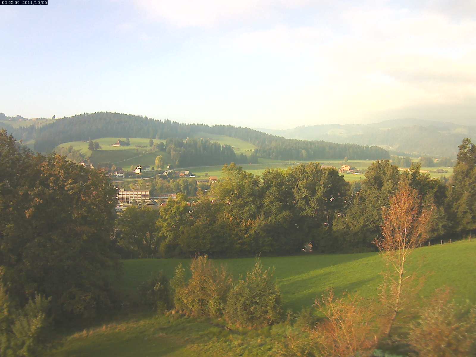 Webcam-Bild: Aussicht vom Dorfberg in Langnau 20111006-090600