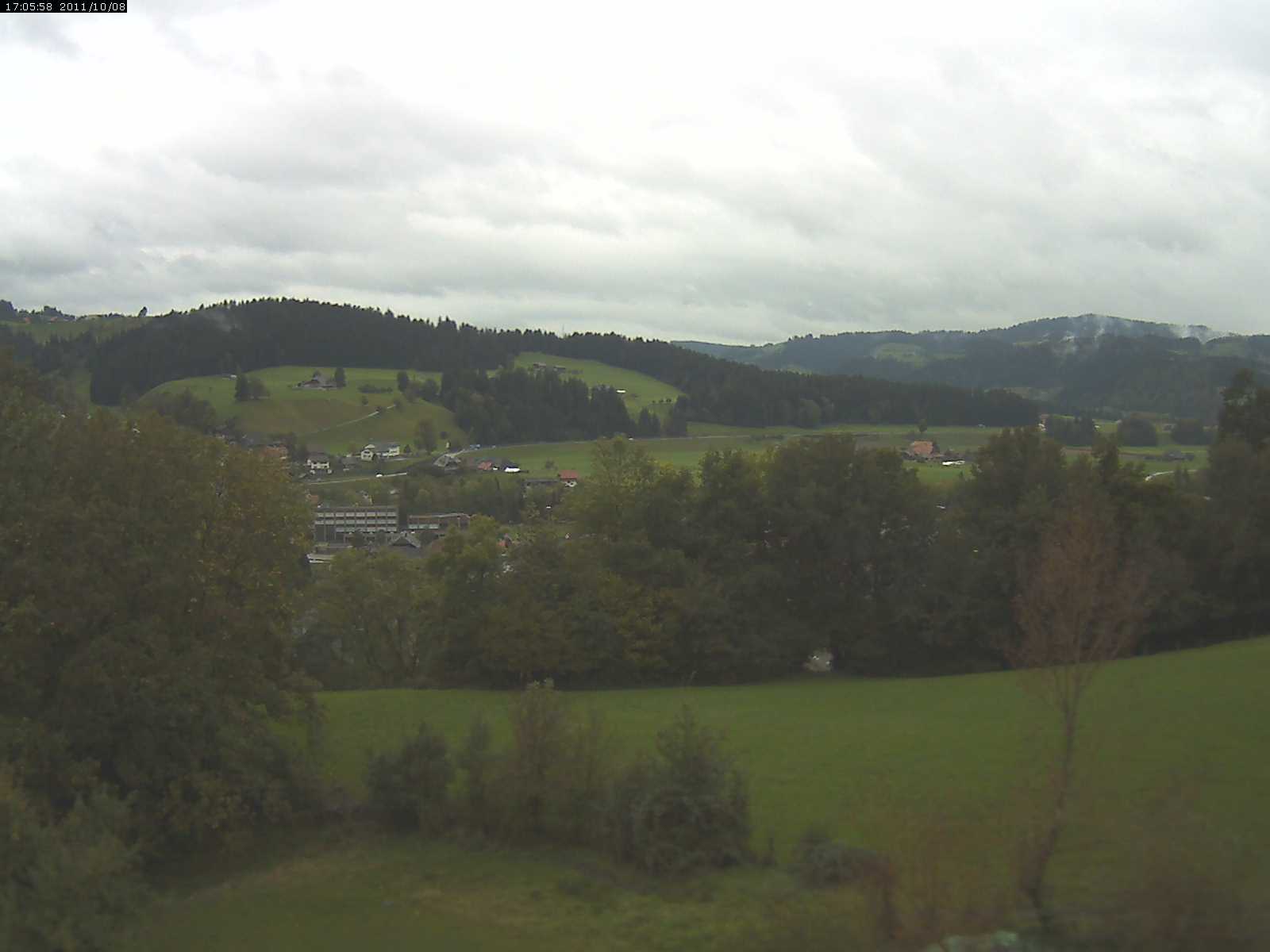 Webcam-Bild: Aussicht vom Dorfberg in Langnau 20111009-080600