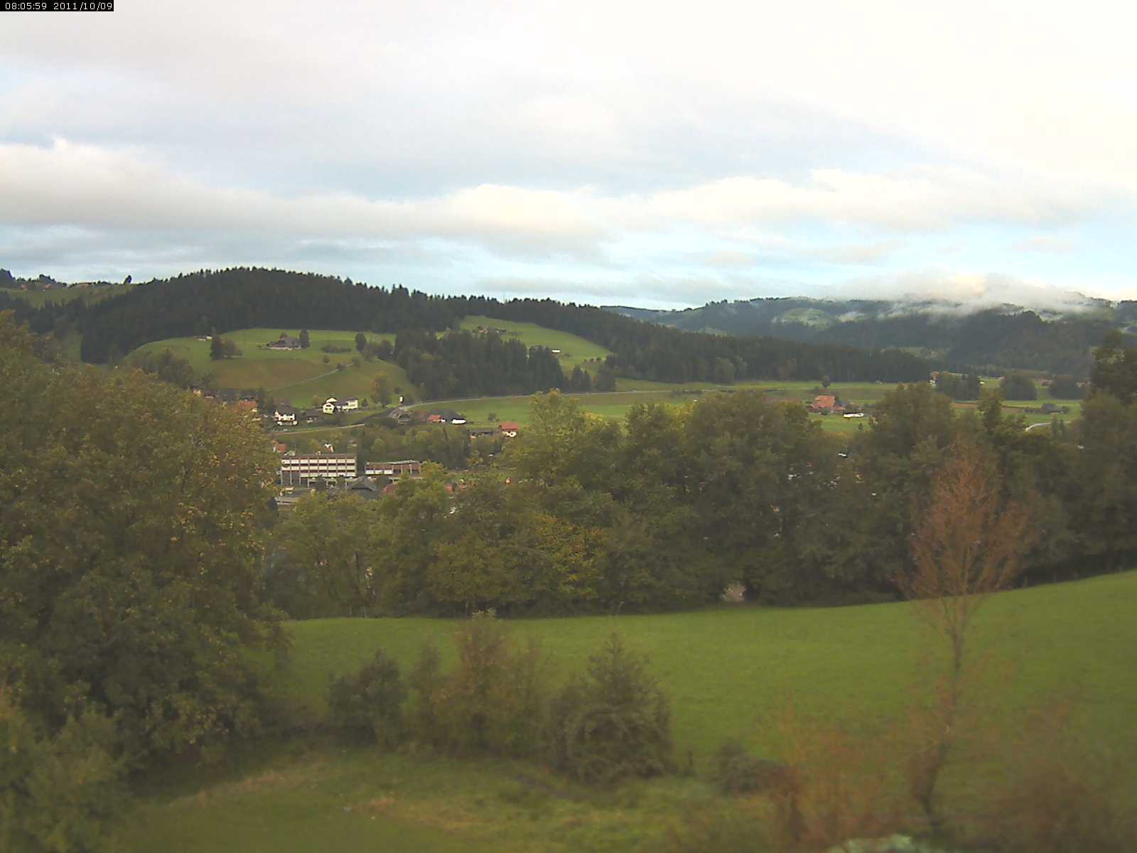 Webcam-Bild: Aussicht vom Dorfberg in Langnau 20111009-090600