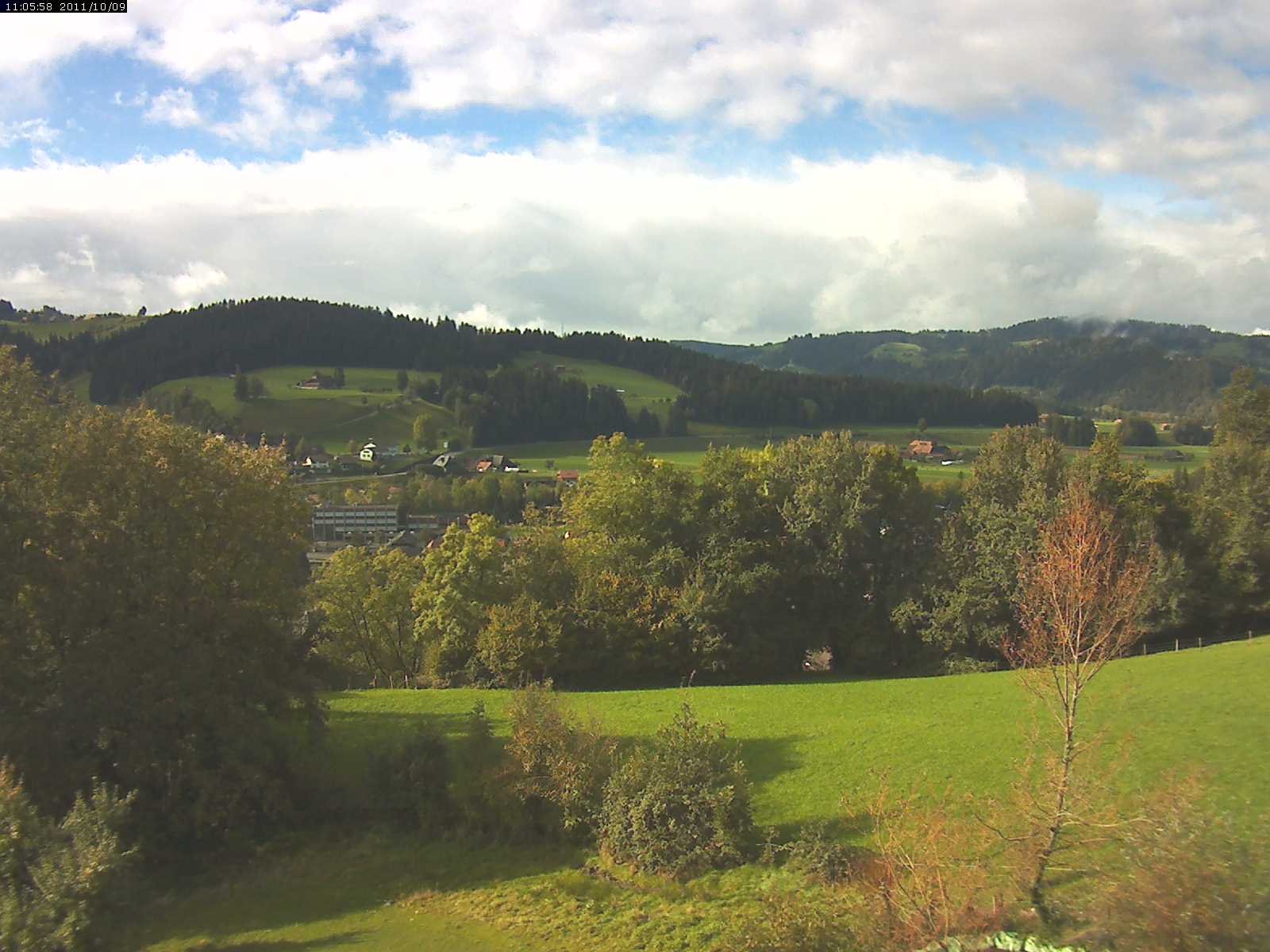 Webcam-Bild: Aussicht vom Dorfberg in Langnau 20111009-120600