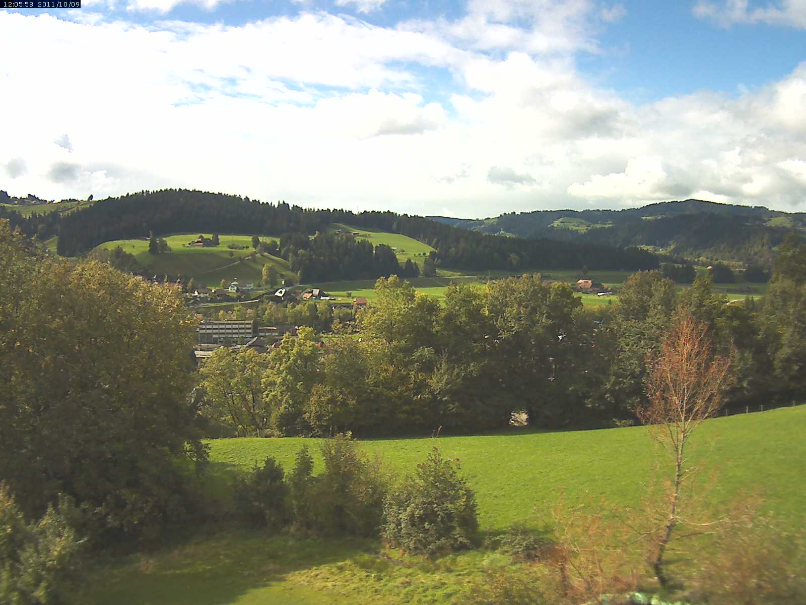 Webcam-Bild: Aussicht vom Dorfberg in Langnau 20111009-140600