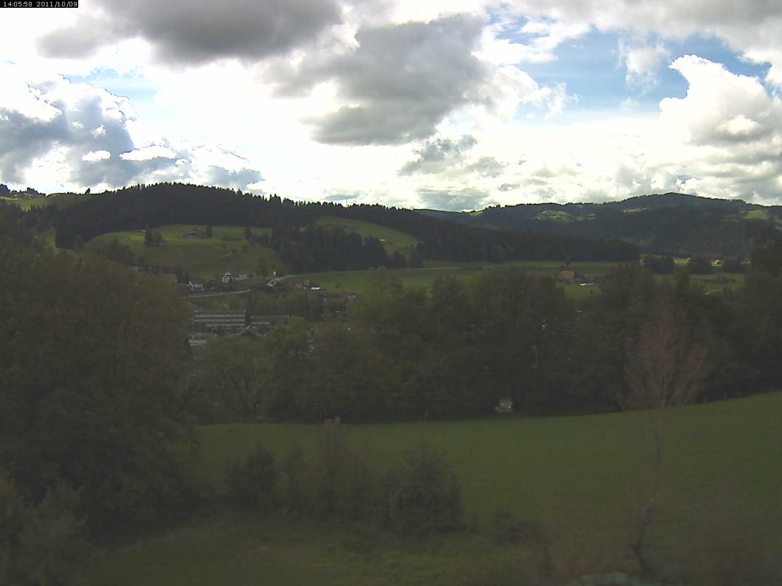 Webcam-Bild: Aussicht vom Dorfberg in Langnau 20111009-150600