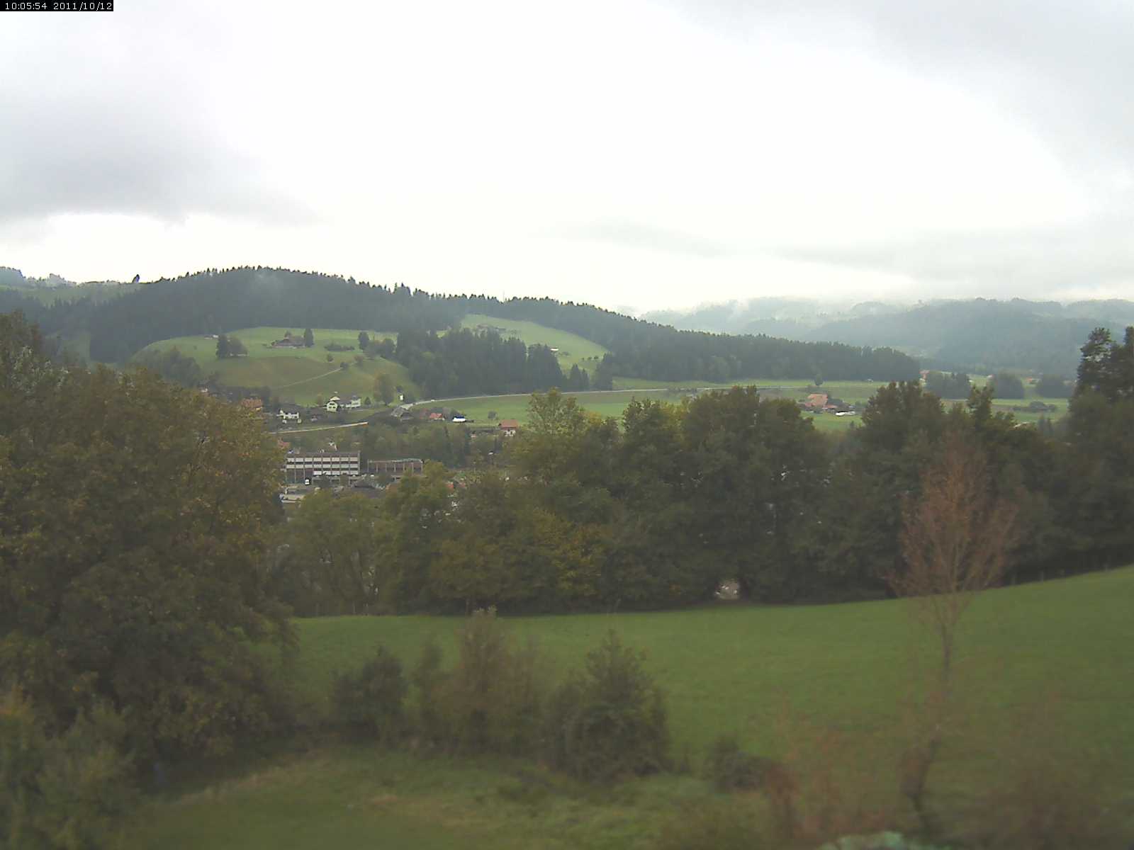 Webcam-Bild: Aussicht vom Dorfberg in Langnau 20111012-100600