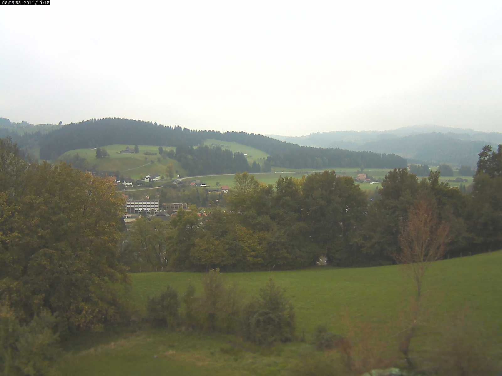 Webcam-Bild: Aussicht vom Dorfberg in Langnau 20111015-080600