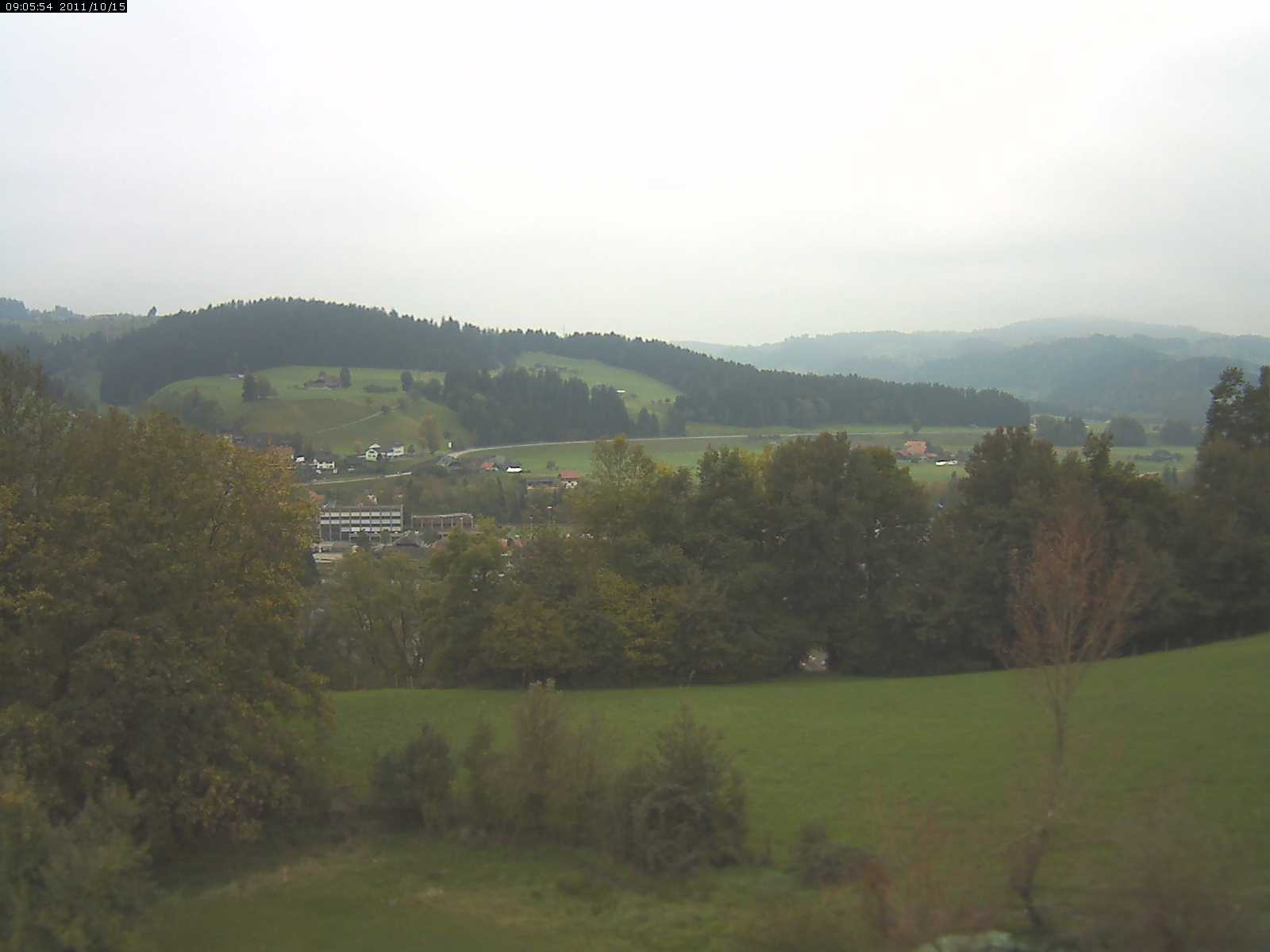 Webcam-Bild: Aussicht vom Dorfberg in Langnau 20111015-090600