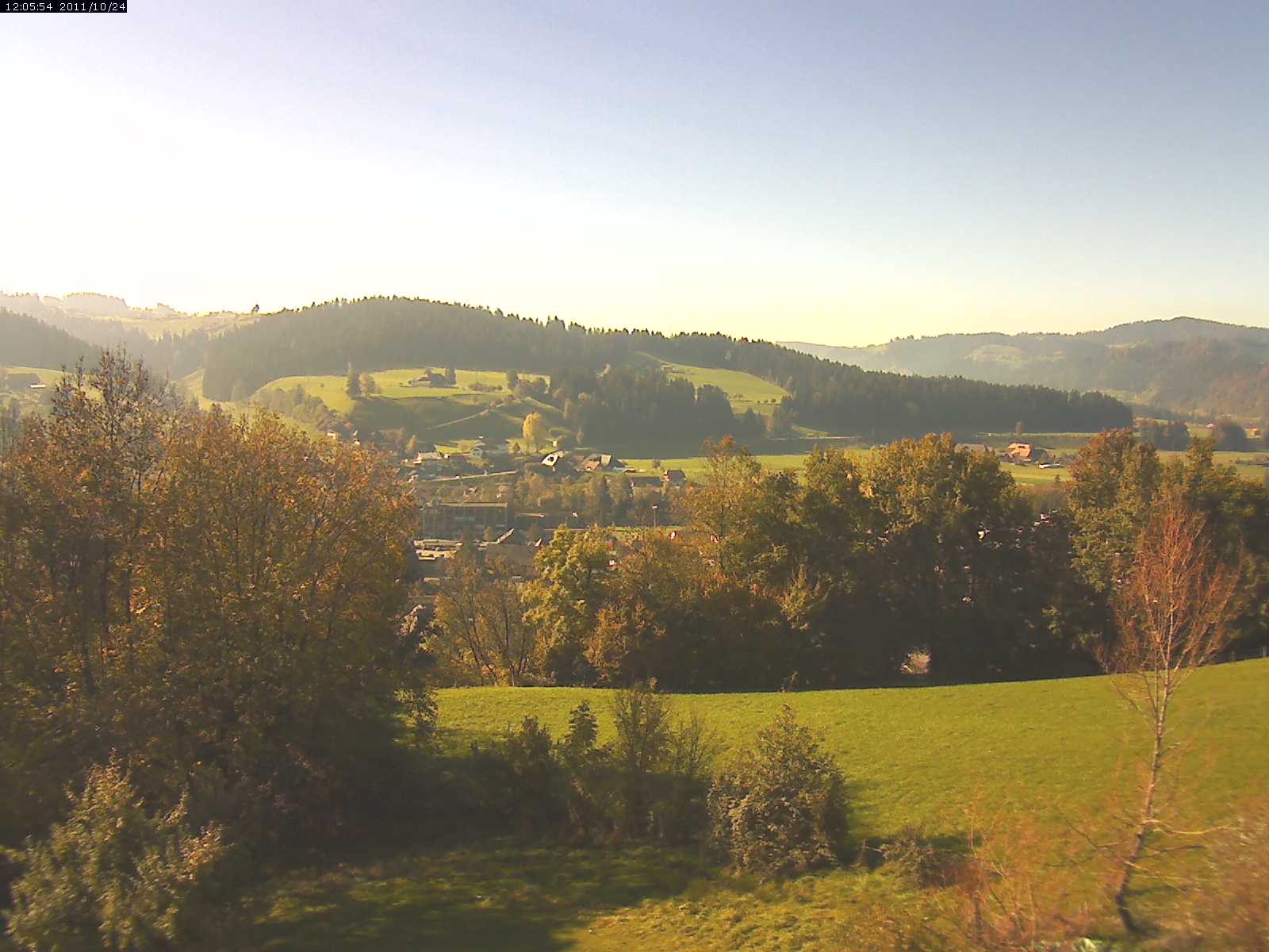 Webcam-Bild: Aussicht vom Dorfberg in Langnau 20111024-120600