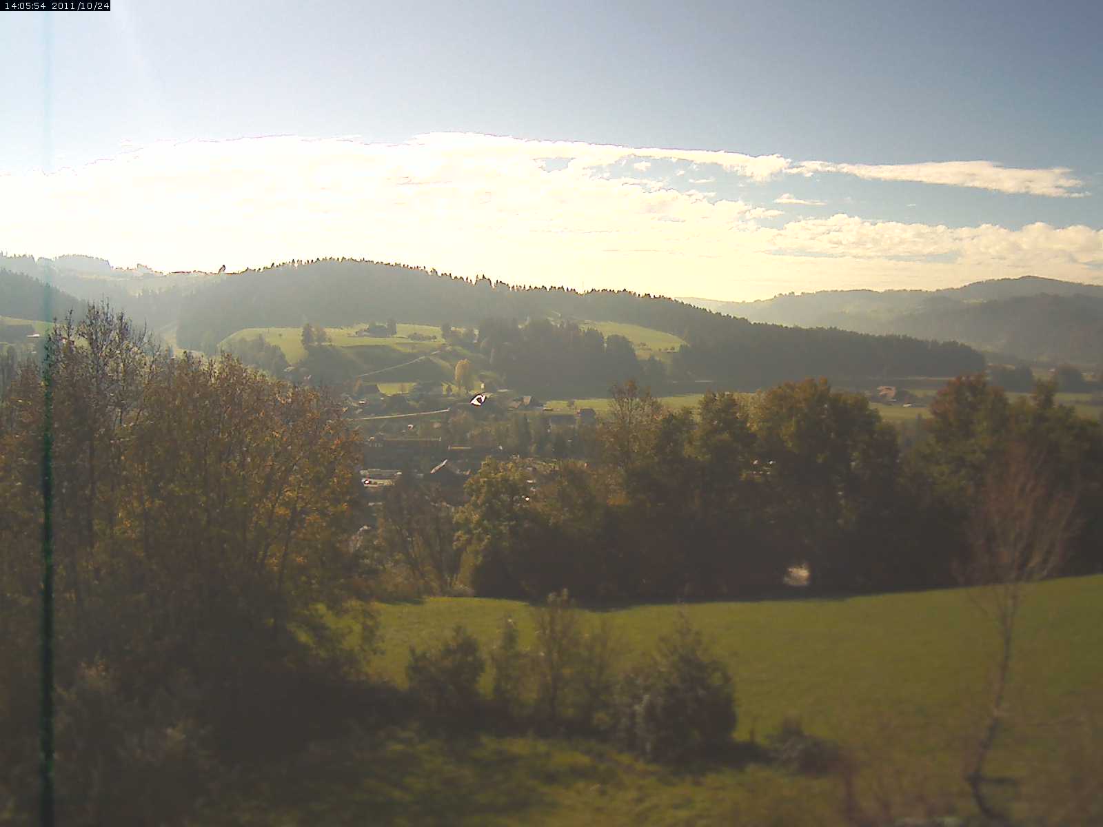 Webcam-Bild: Aussicht vom Dorfberg in Langnau 20111024-140600