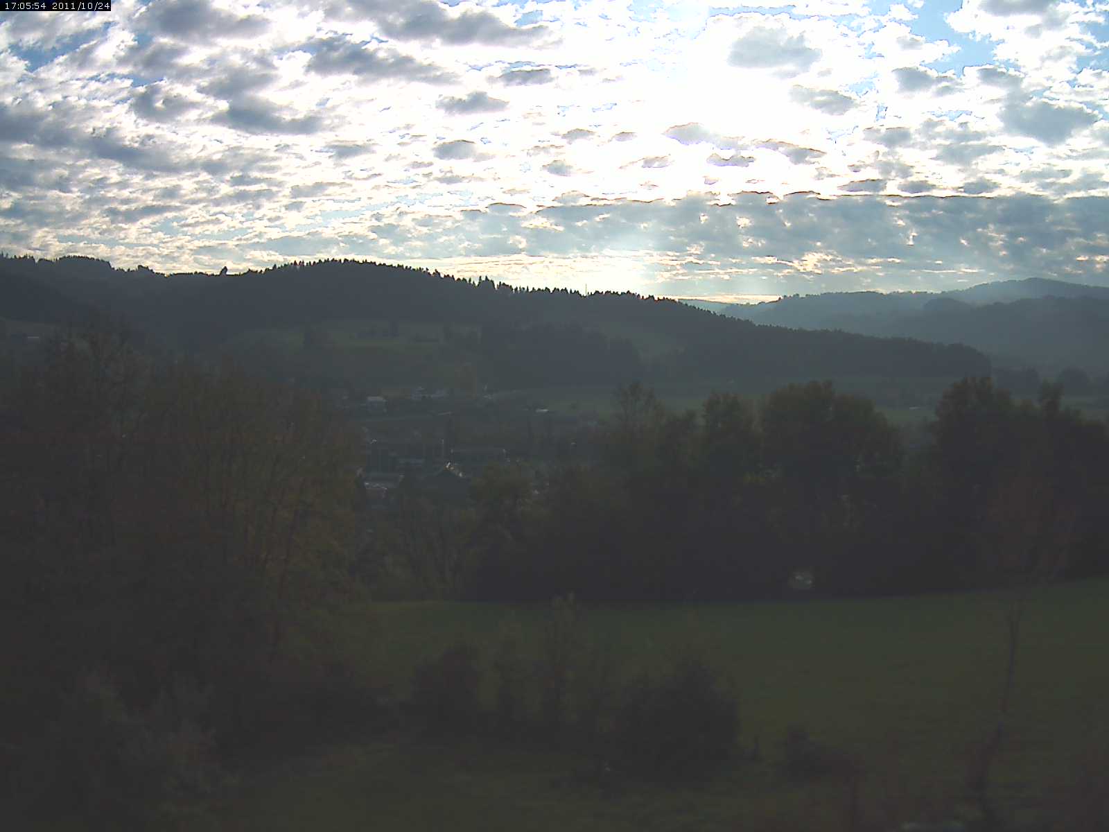 Webcam-Bild: Aussicht vom Dorfberg in Langnau 20111024-170600