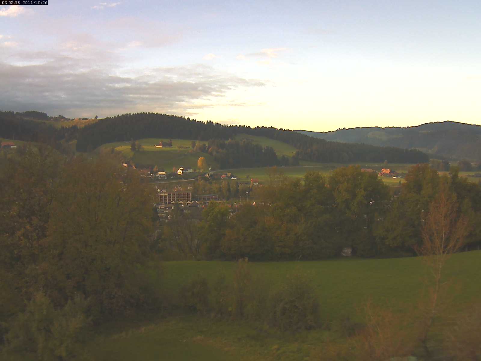 Webcam-Bild: Aussicht vom Dorfberg in Langnau 20111026-090600
