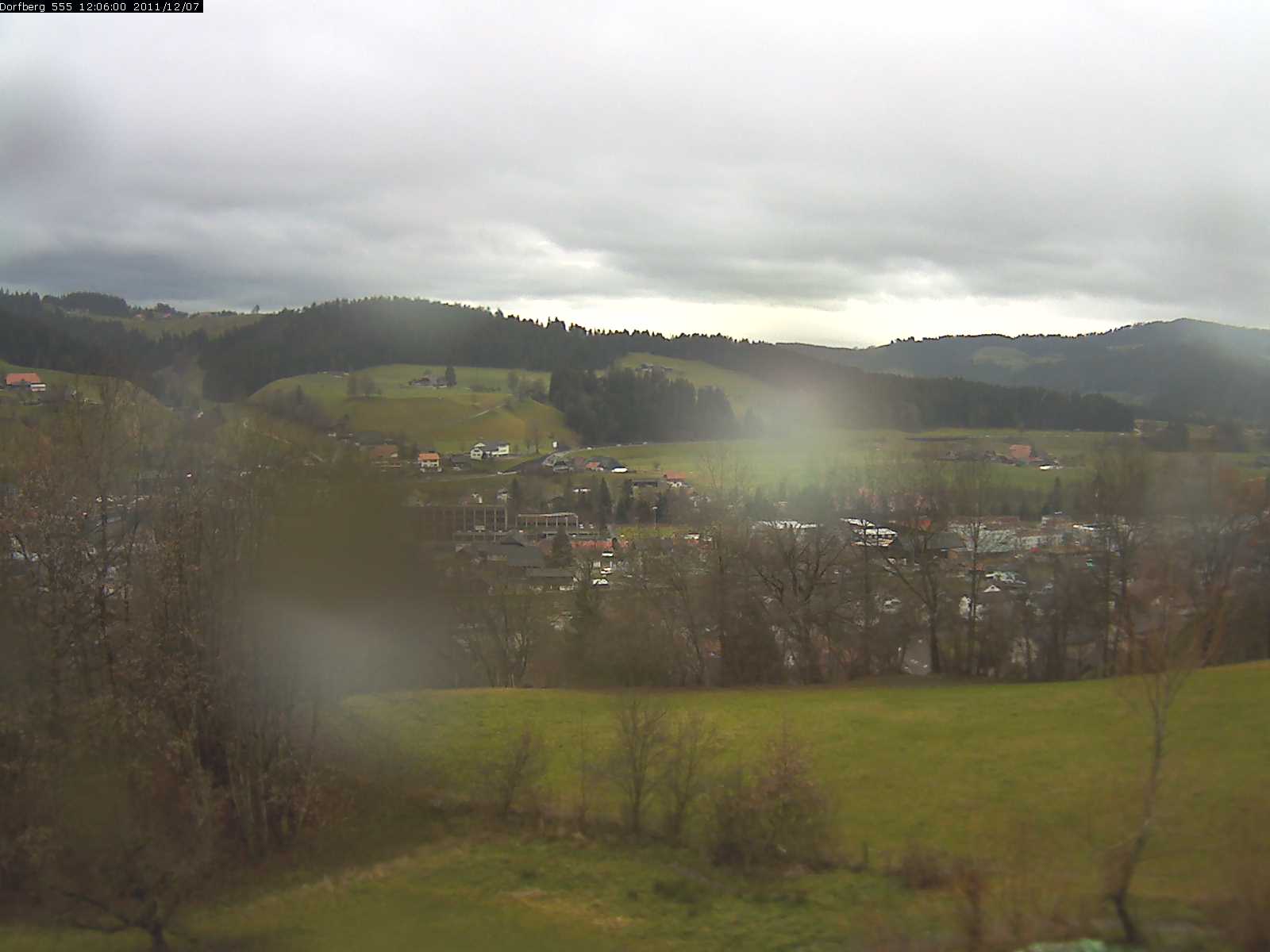 Webcam-Bild: Aussicht vom Dorfberg in Langnau 20111207-120600