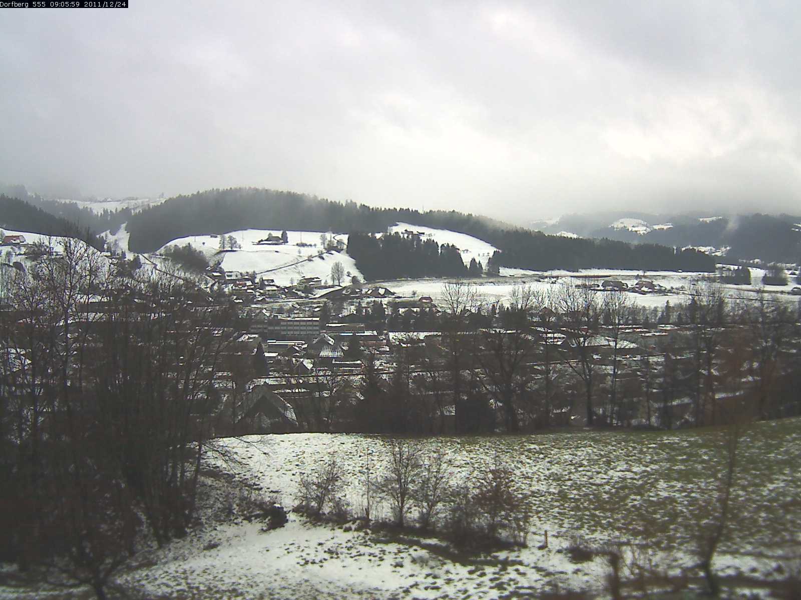Webcam-Bild: Aussicht vom Dorfberg in Langnau 20111224-090600