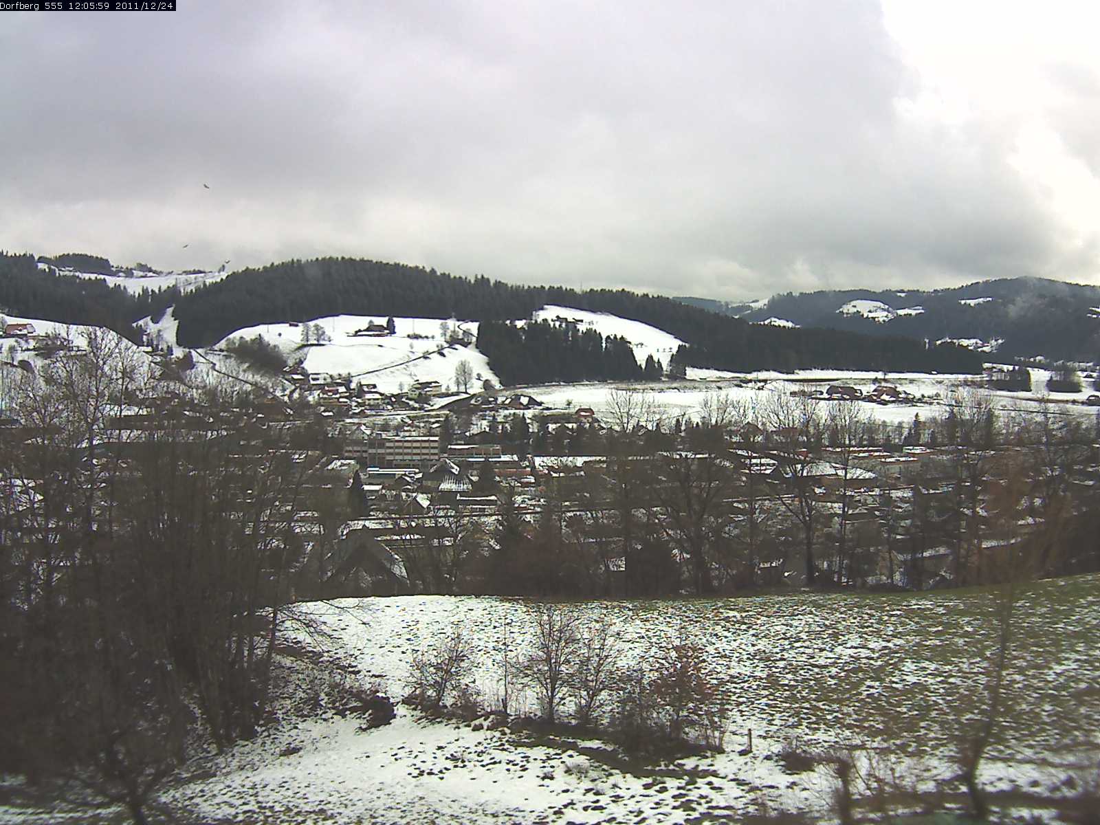 Webcam-Bild: Aussicht vom Dorfberg in Langnau 20111224-120600