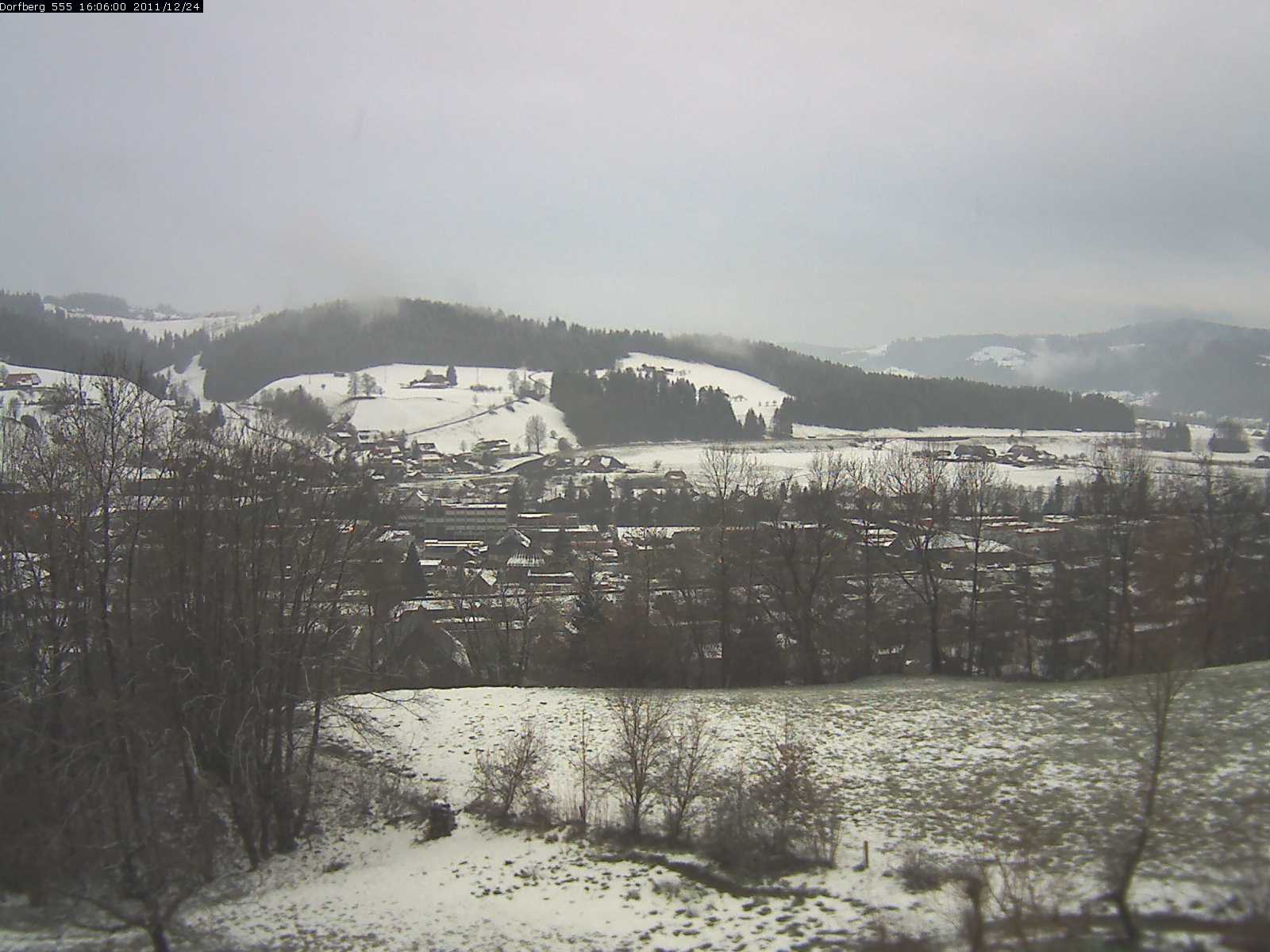 Webcam-Bild: Aussicht vom Dorfberg in Langnau 20111224-160600