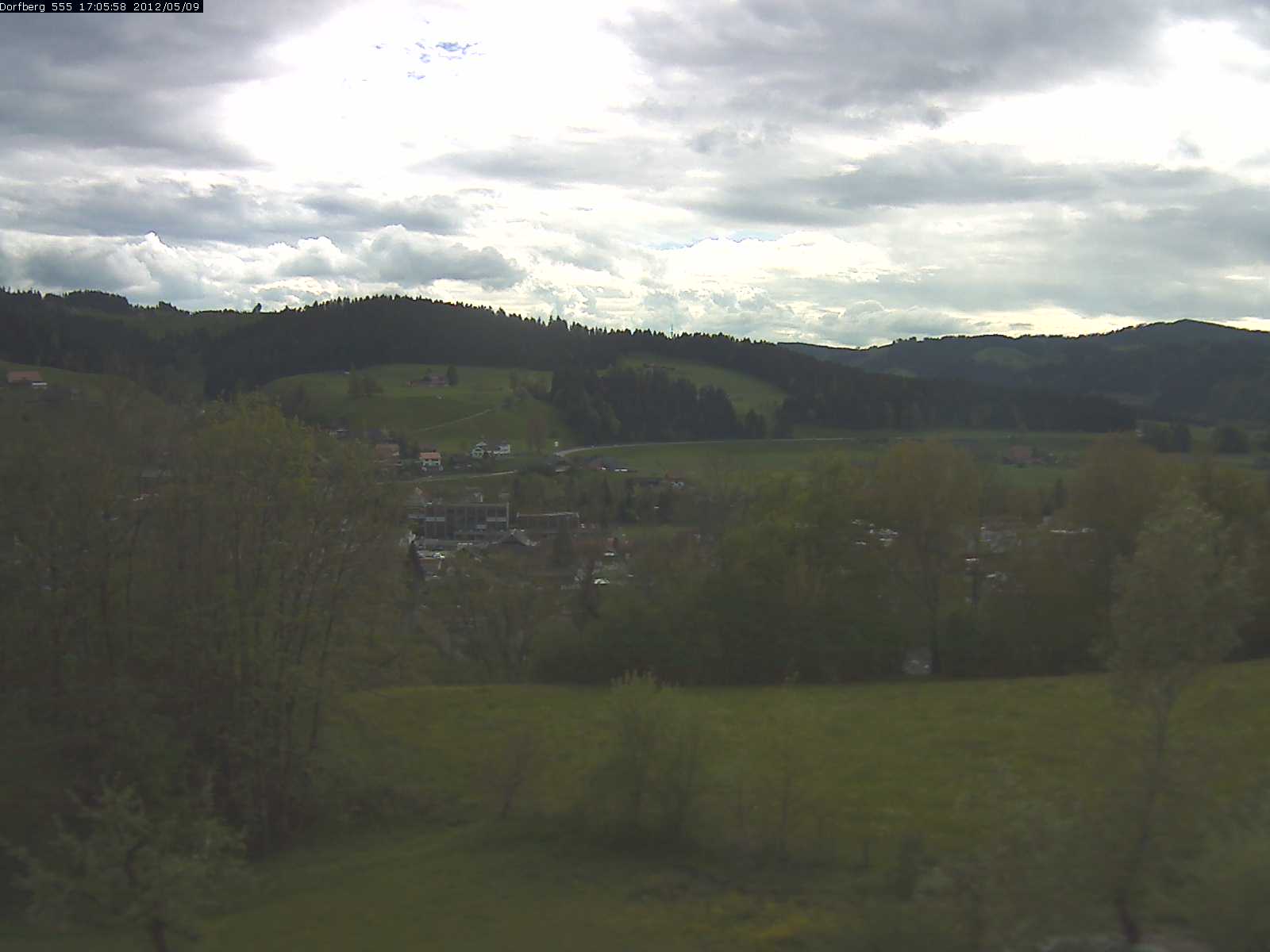 Webcam-Bild: Aussicht vom Dorfberg in Langnau 20120509-170600