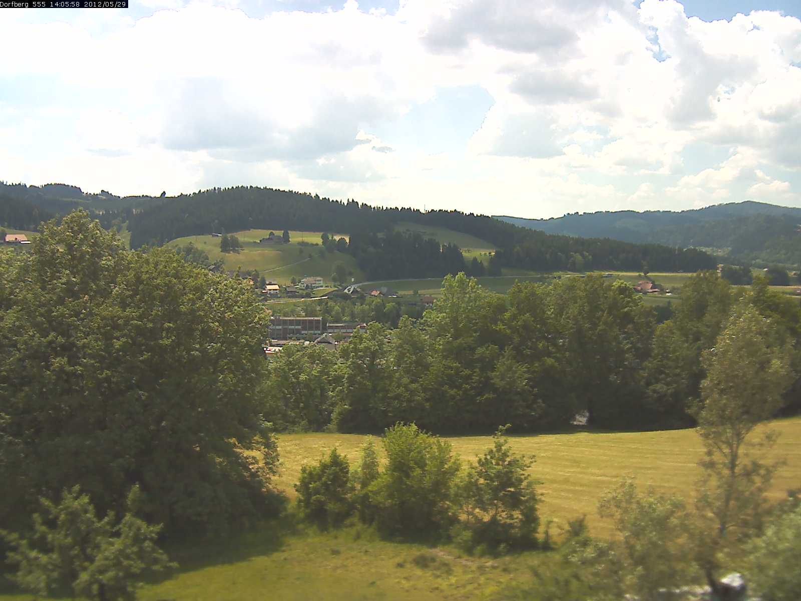 Webcam-Bild: Aussicht vom Dorfberg in Langnau 20120529-140600