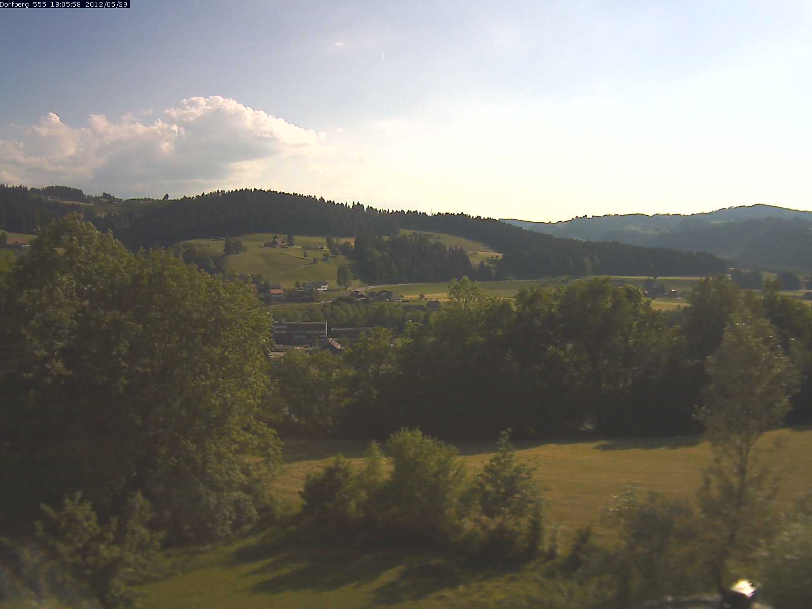 Webcam-Bild: Aussicht vom Dorfberg in Langnau 20120529-180600