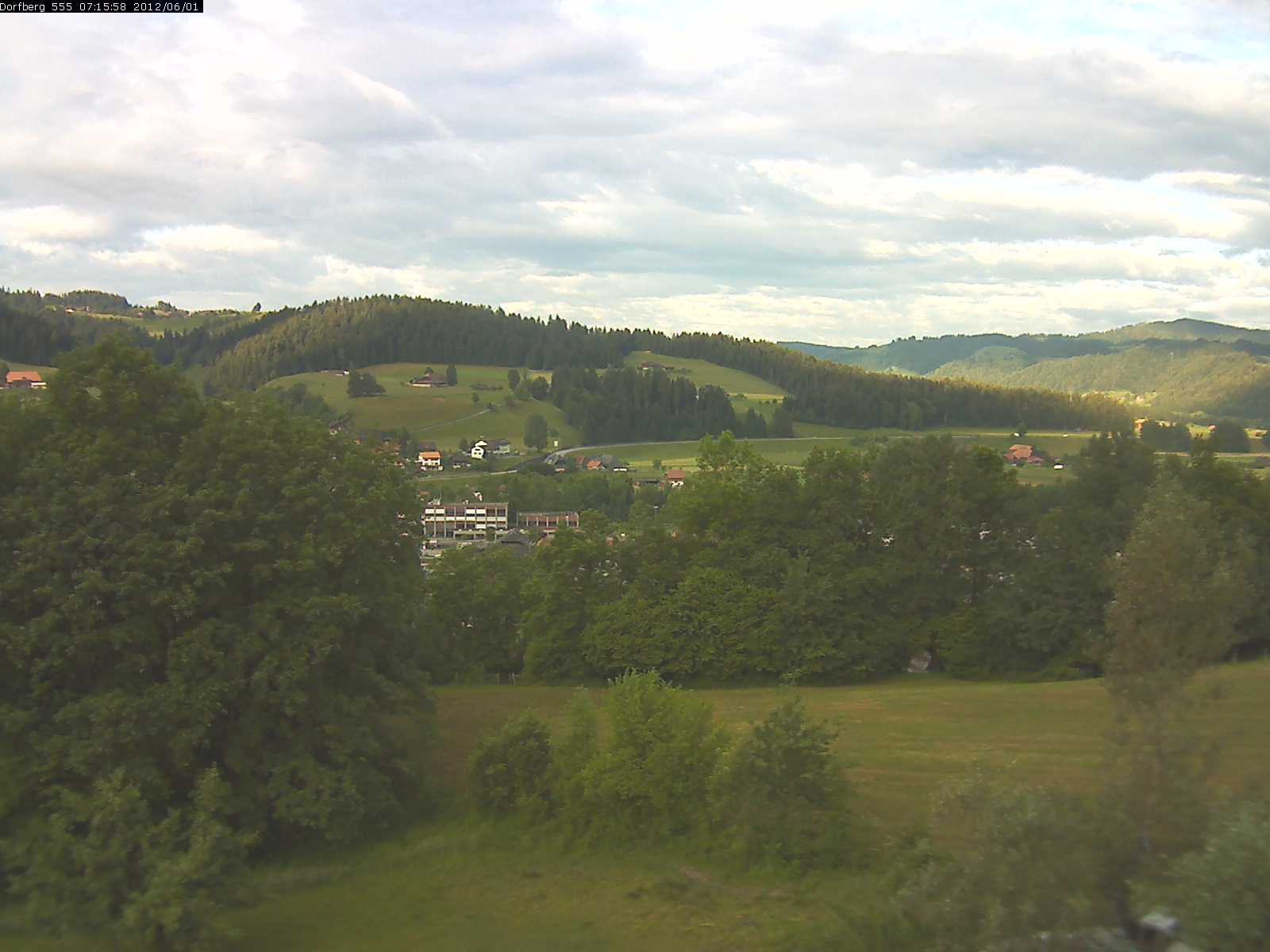Webcam-Bild: Aussicht vom Dorfberg in Langnau 20120601-071600