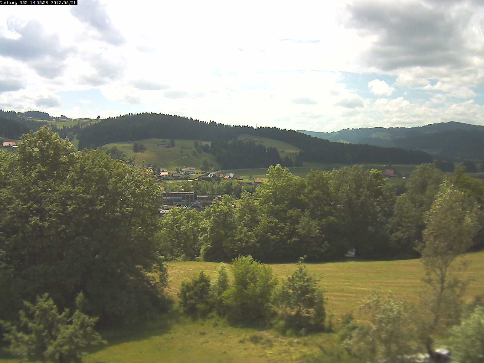 Webcam-Bild: Aussicht vom Dorfberg in Langnau 20120601-140600