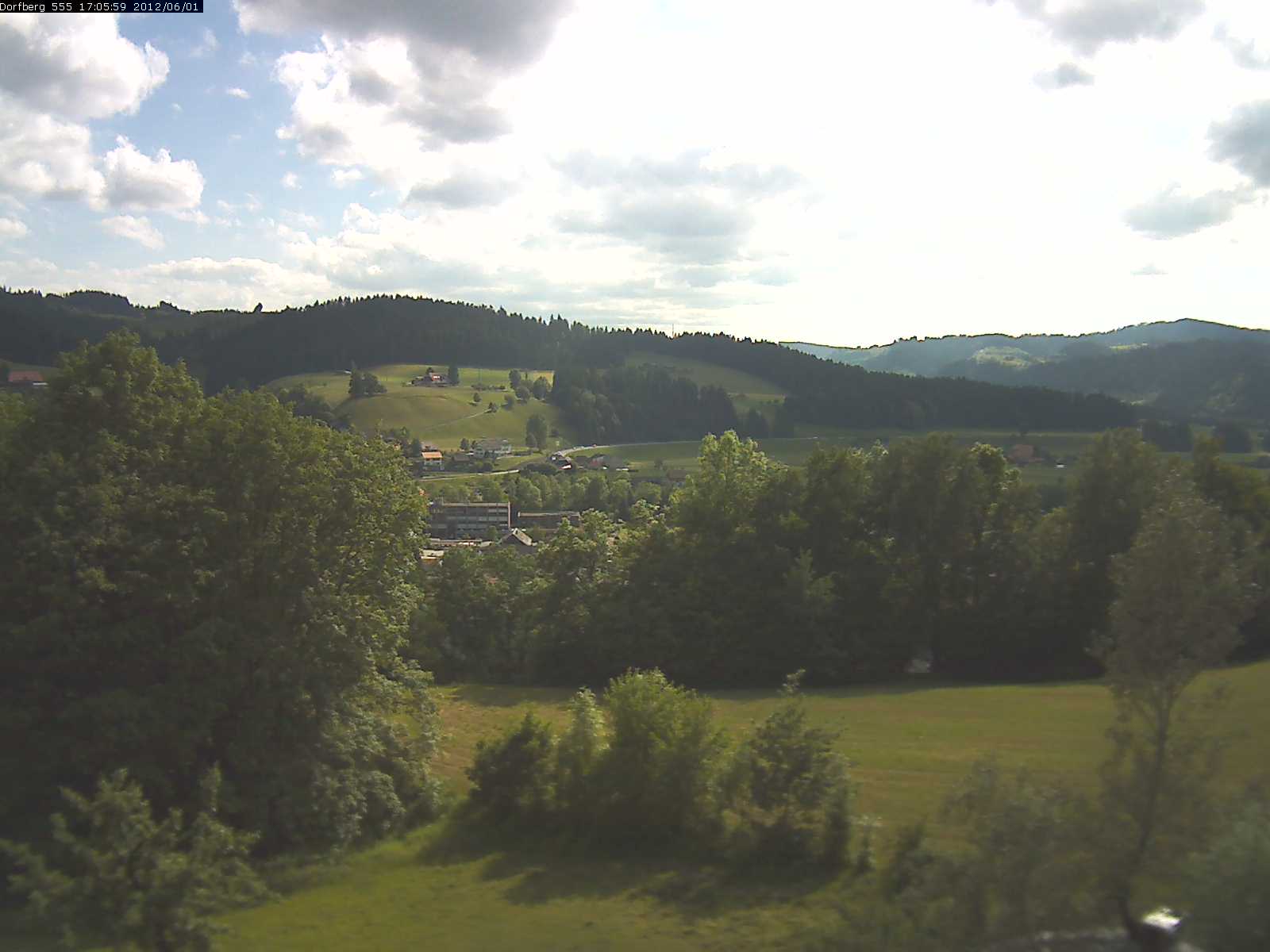 Webcam-Bild: Aussicht vom Dorfberg in Langnau 20120601-170600