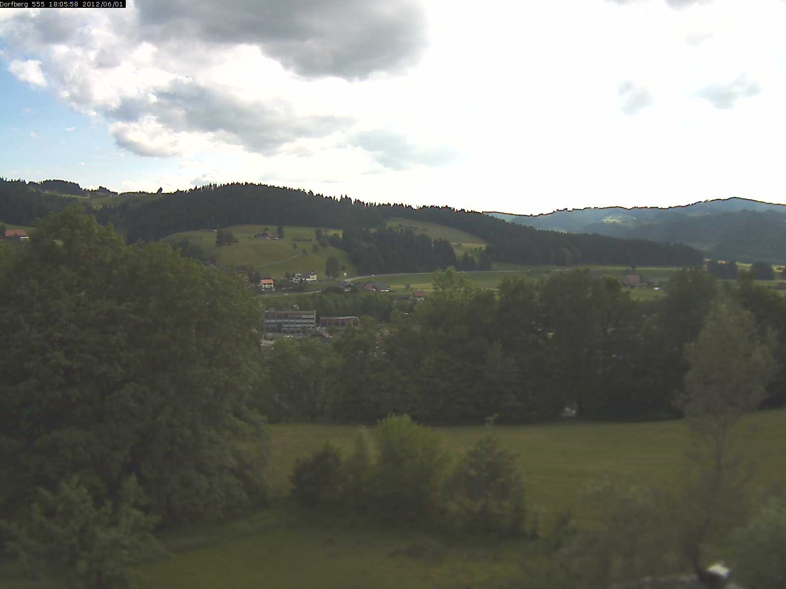 Webcam-Bild: Aussicht vom Dorfberg in Langnau 20120601-180600