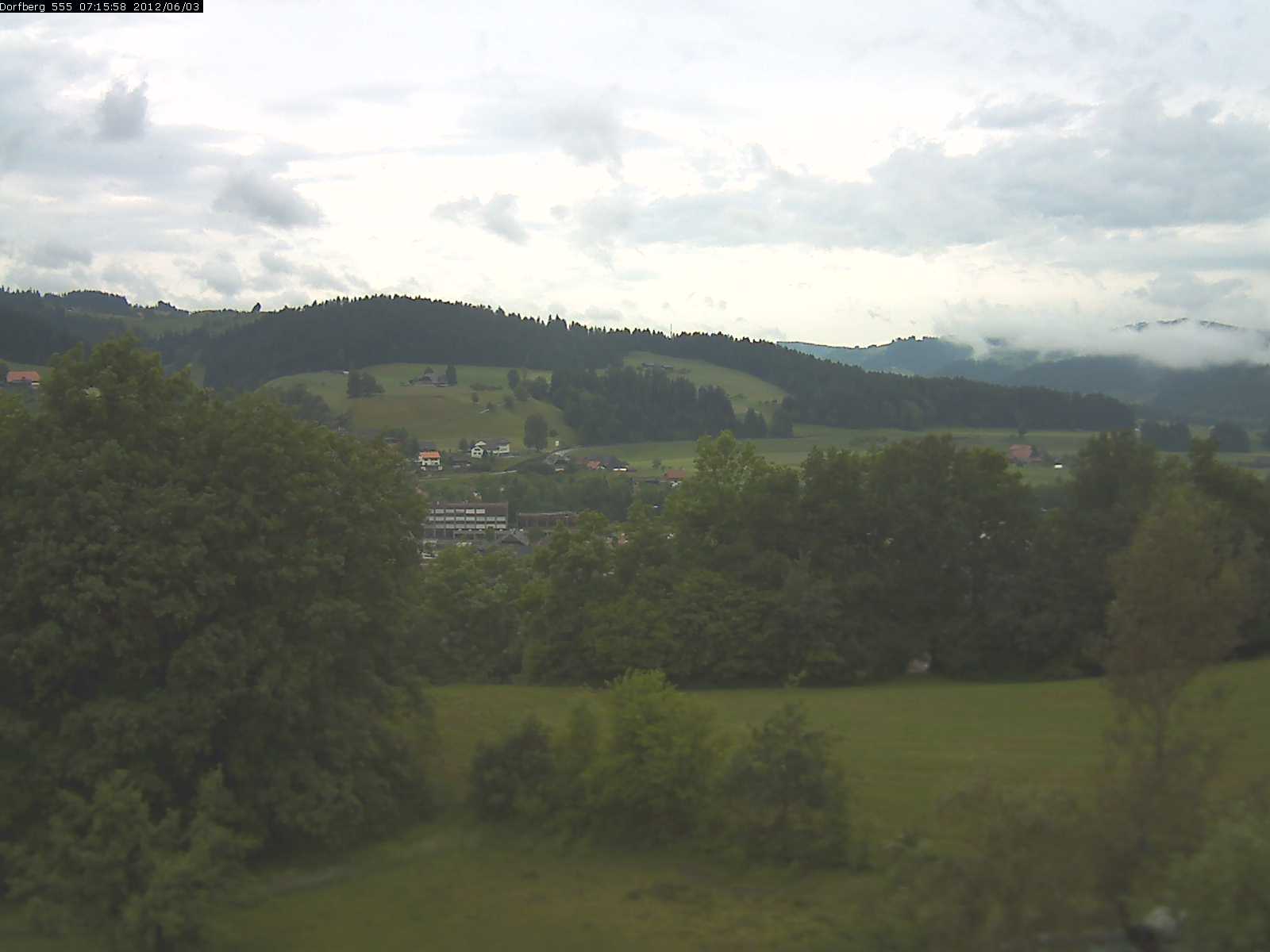Webcam-Bild: Aussicht vom Dorfberg in Langnau 20120603-071600