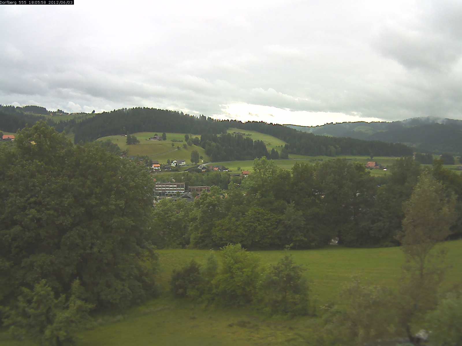 Webcam-Bild: Aussicht vom Dorfberg in Langnau 20120603-180600