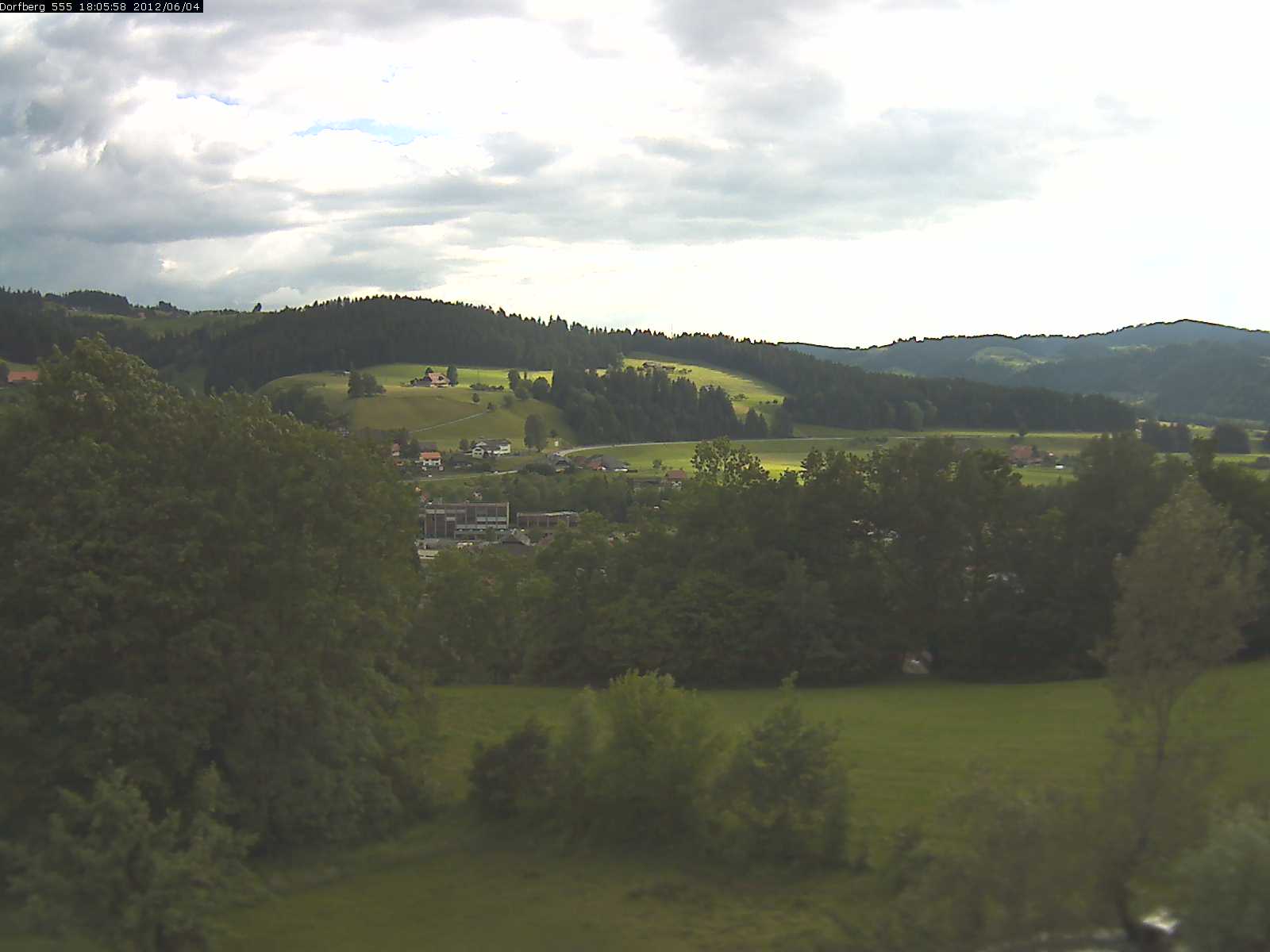 Webcam-Bild: Aussicht vom Dorfberg in Langnau 20120604-180600