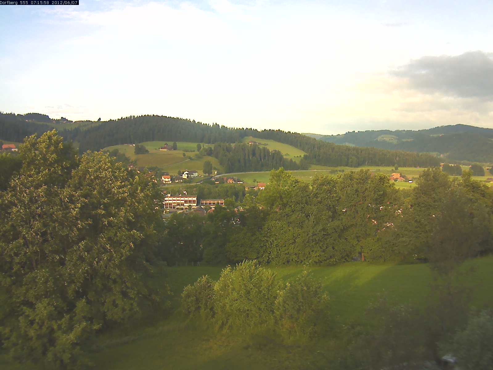 Webcam-Bild: Aussicht vom Dorfberg in Langnau 20120607-071600