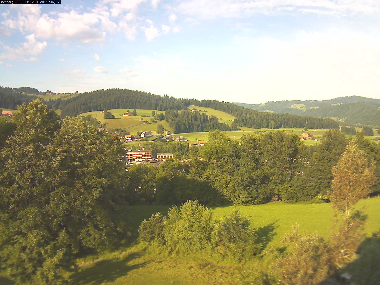 Webcam-Bild: Aussicht vom Dorfberg in Langnau 20120607-080600